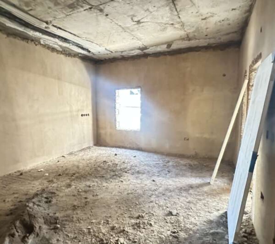 Spacious 4 bedroom terrace duplex with a room Bq