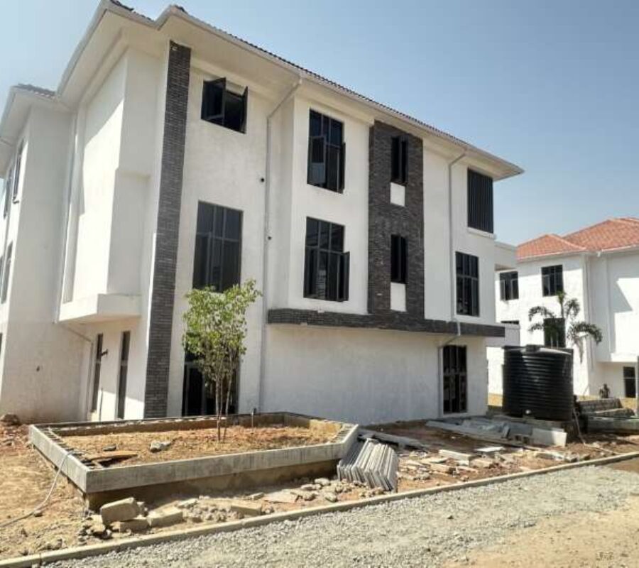 Exotic 8 bedroom detached duplex with a Bq