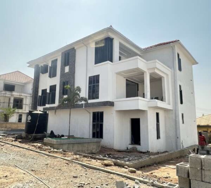 Exotic 8 bedroom detached duplex with a Bq