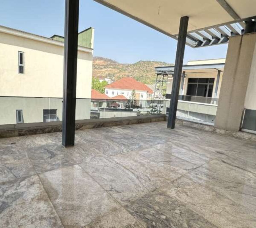 Luxurious 5 bedroom detached duplex with a room Bq