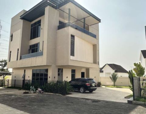 Luxurious 5 bedroom detached duplex with a room Bq