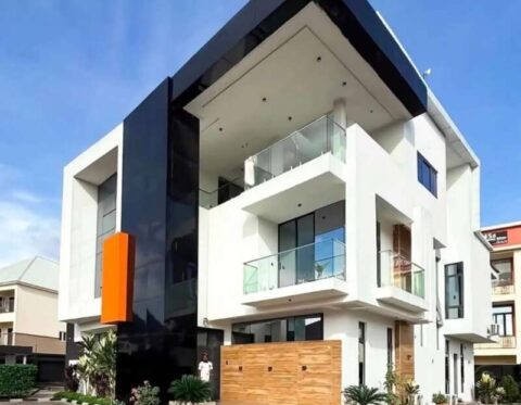 Smart 5 bedroom detached duplex with swimming pool