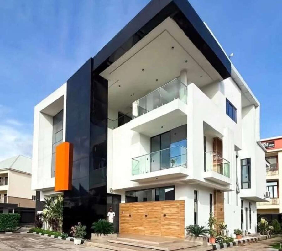 Smart 5 bedroom detached duplex with swimming pool