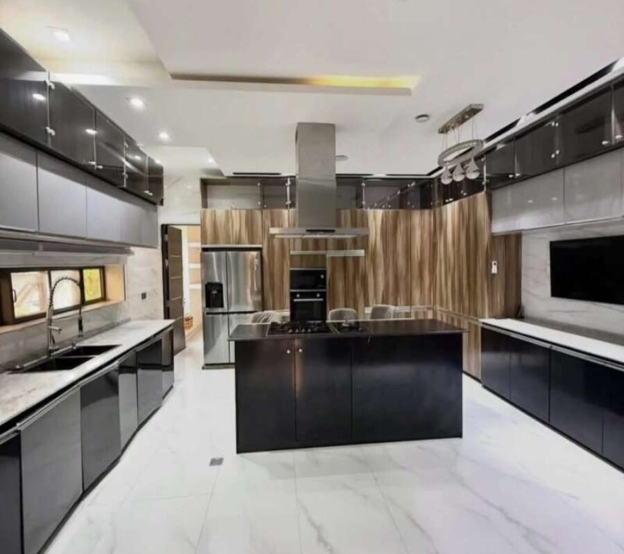 Smart 5 bedroom detached duplex with swimming pool