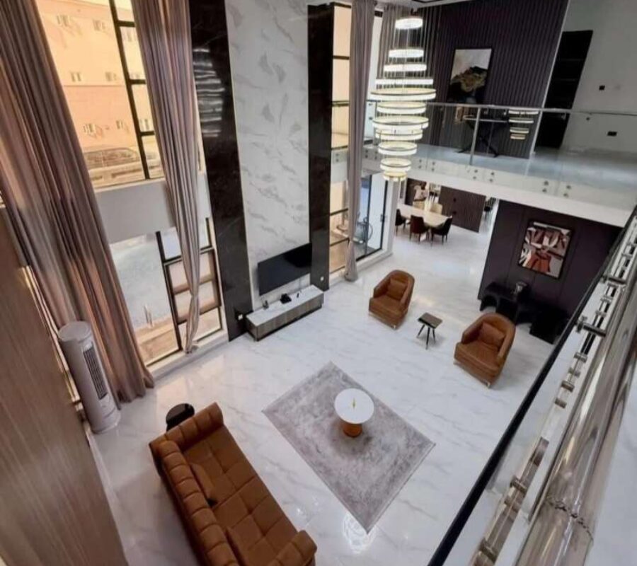 Smart 5 bedroom detached duplex with swimming pool