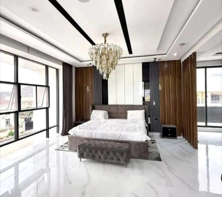 Smart 5 bedroom detached duplex with swimming pool