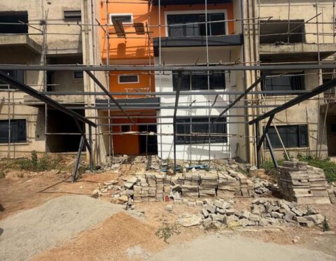 Spacious 4 bedroom terrace duplex with a room Bq