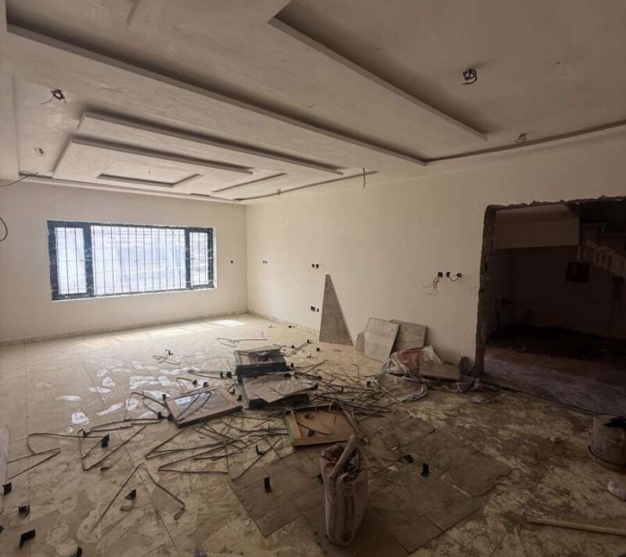 Spacious 4 bedroom terrace duplex with a room Bq