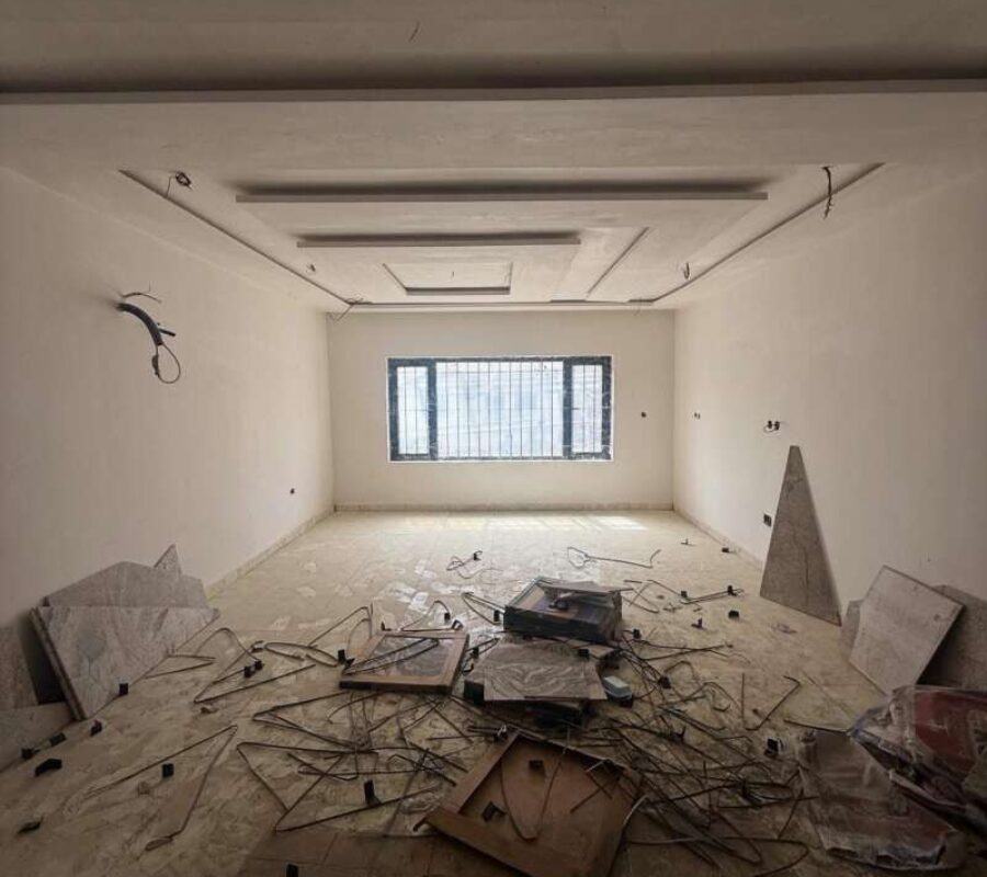 Spacious 4 bedroom terrace duplex with a room Bq