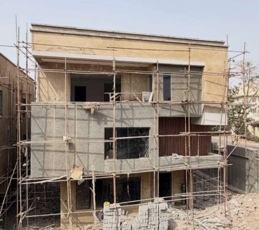 Smart 5 bedroom detached duplex with a room Bq