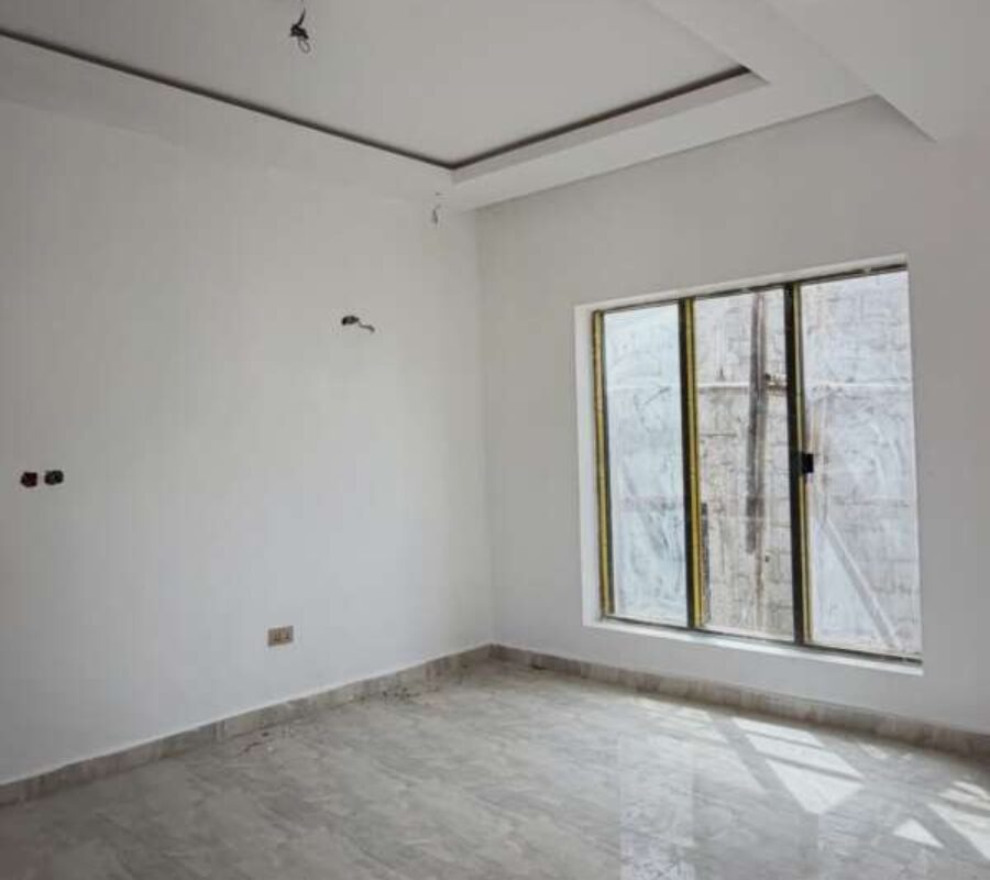 Smart 5 bedroom detached duplex with a room Bq