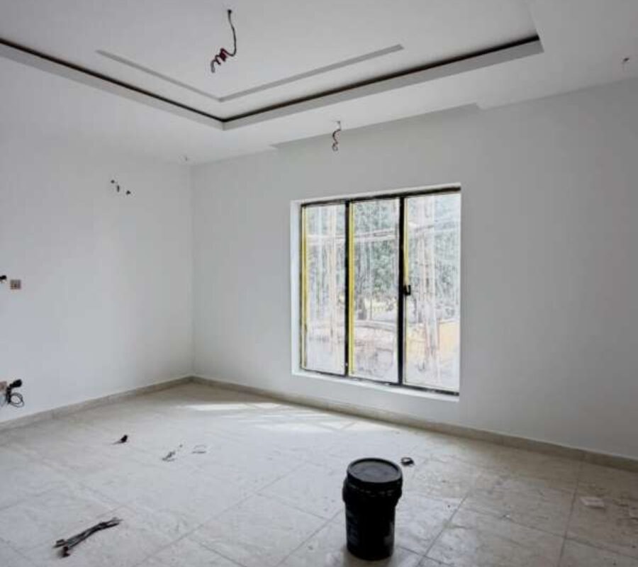 Smart 5 bedroom detached duplex with a room Bq