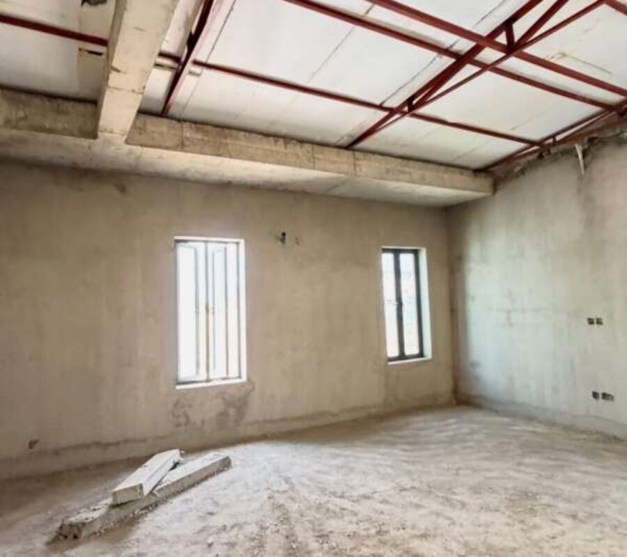 Luxurious 5 bedroom detached duplex with Bq