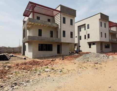 Luxurious 5 bedroom detached duplex with Bq