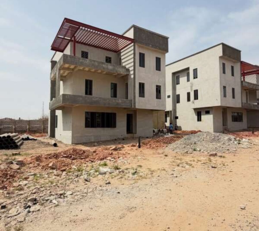 Luxurious 5 bedroom detached duplex with Bq