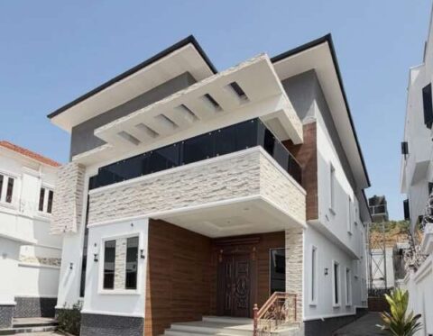 Luxury 5 bedroom detached duplex with swimming pool