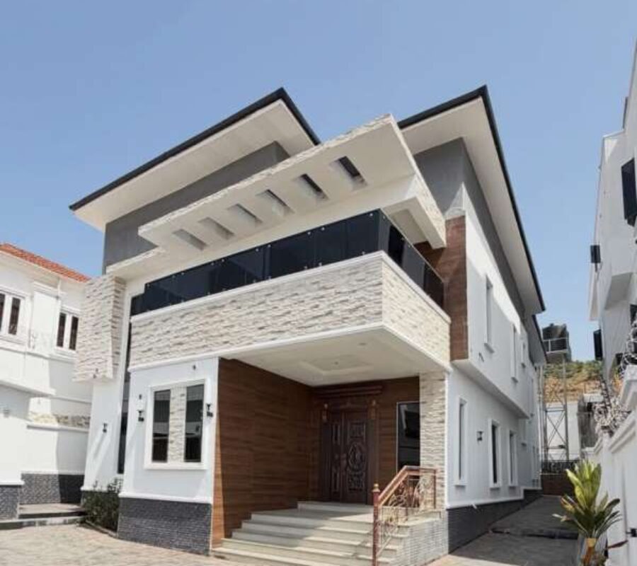 Luxury 5 bedroom detached duplex with swimming pool