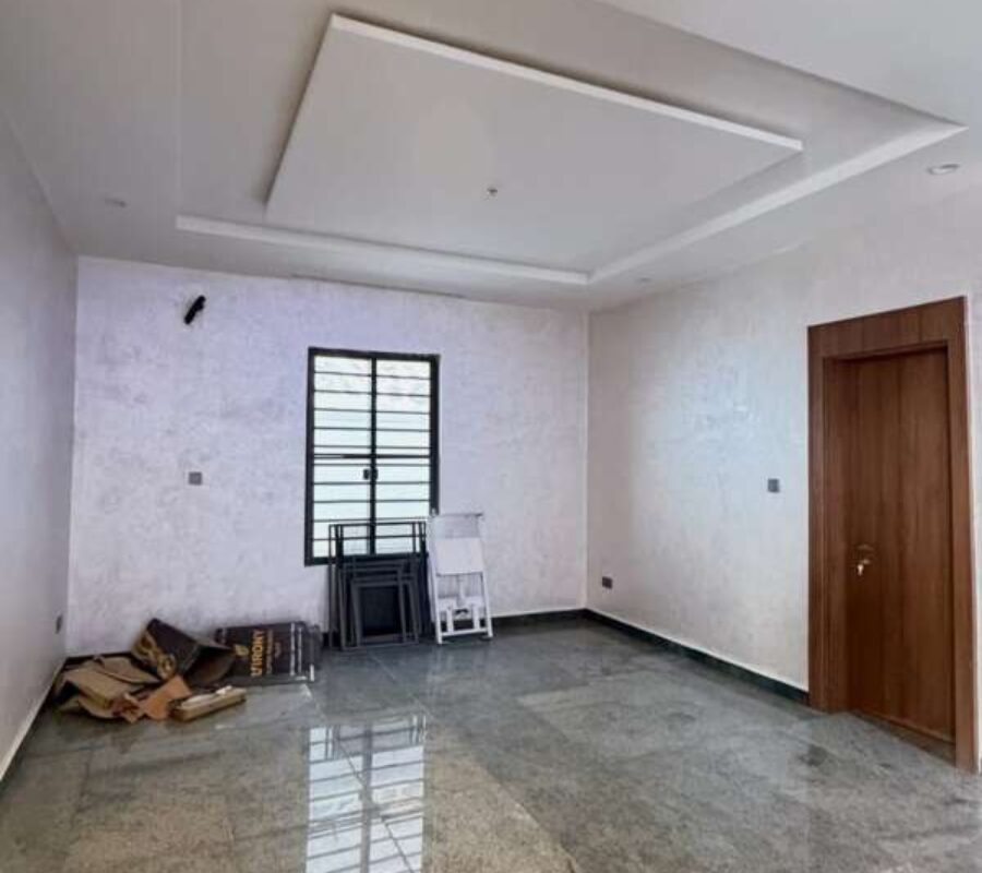 Luxury 5 bedroom detached duplex with swimming pool