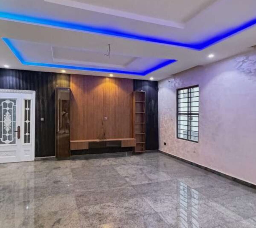 Luxury 5 bedroom detached duplex with swimming pool