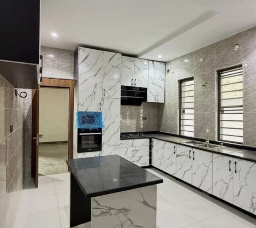 Luxury 5 bedroom detached duplex with swimming pool