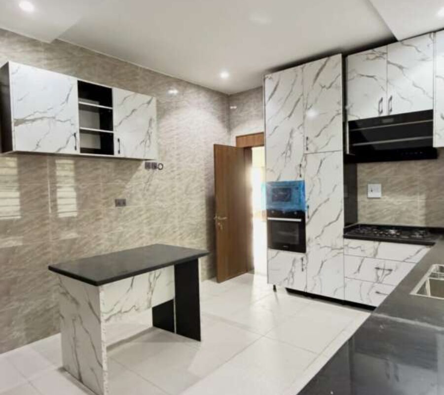 Luxury 5 bedroom detached duplex with swimming pool