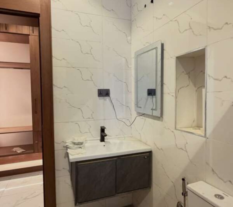 Luxury 5 bedroom detached duplex with swimming pool