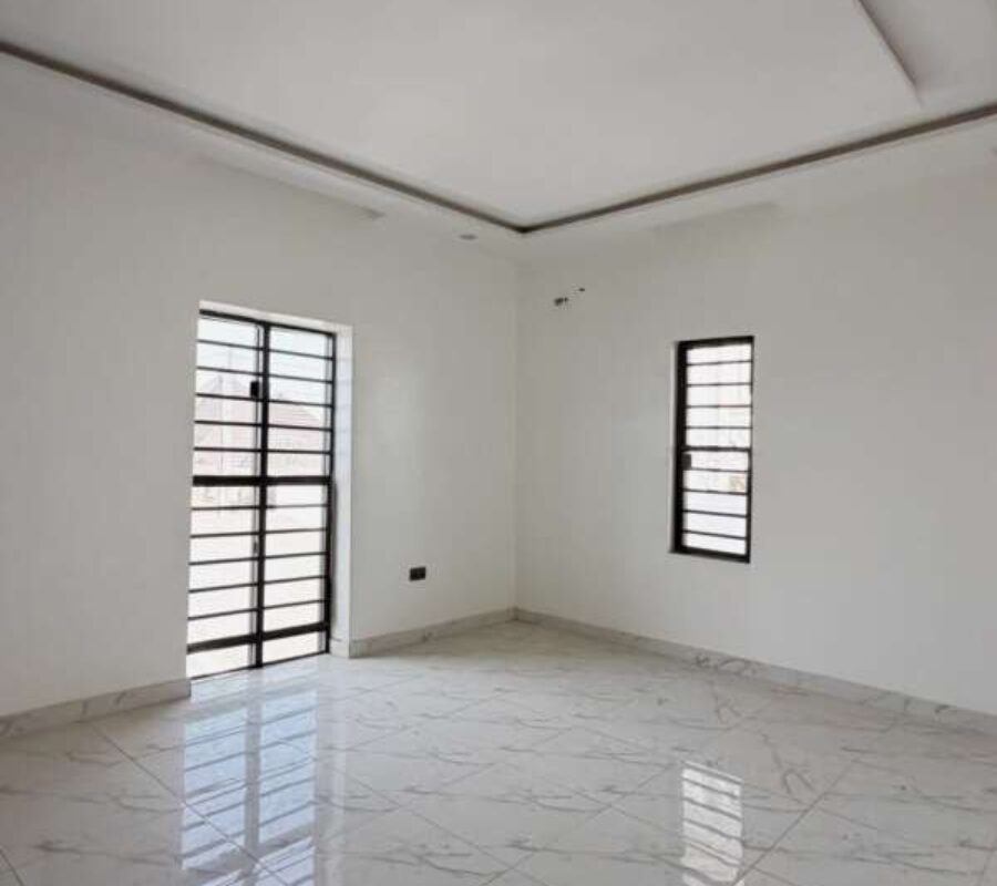Luxury 5 bedroom detached duplex with swimming pool