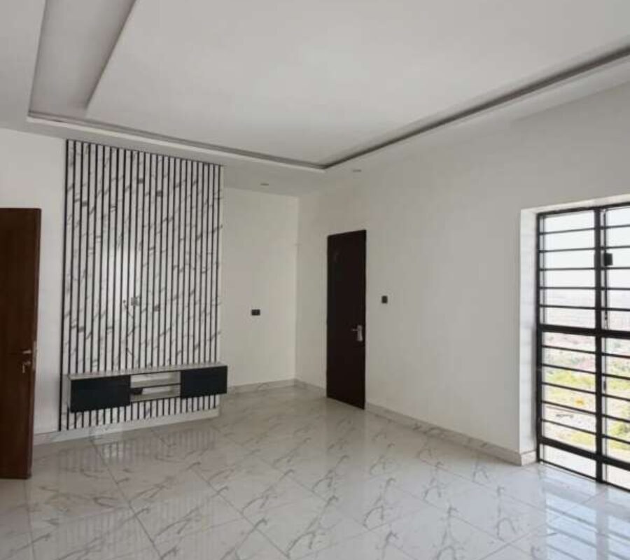 Luxury 5 bedroom detached duplex with swimming pool