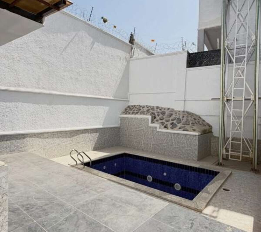 Luxury 5 bedroom detached duplex with swimming pool