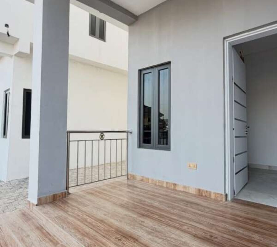 Spacious 4 bedroom detached duplex with Bq