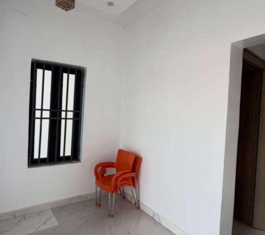 Spacious 4 bedroom detached duplex with Bq