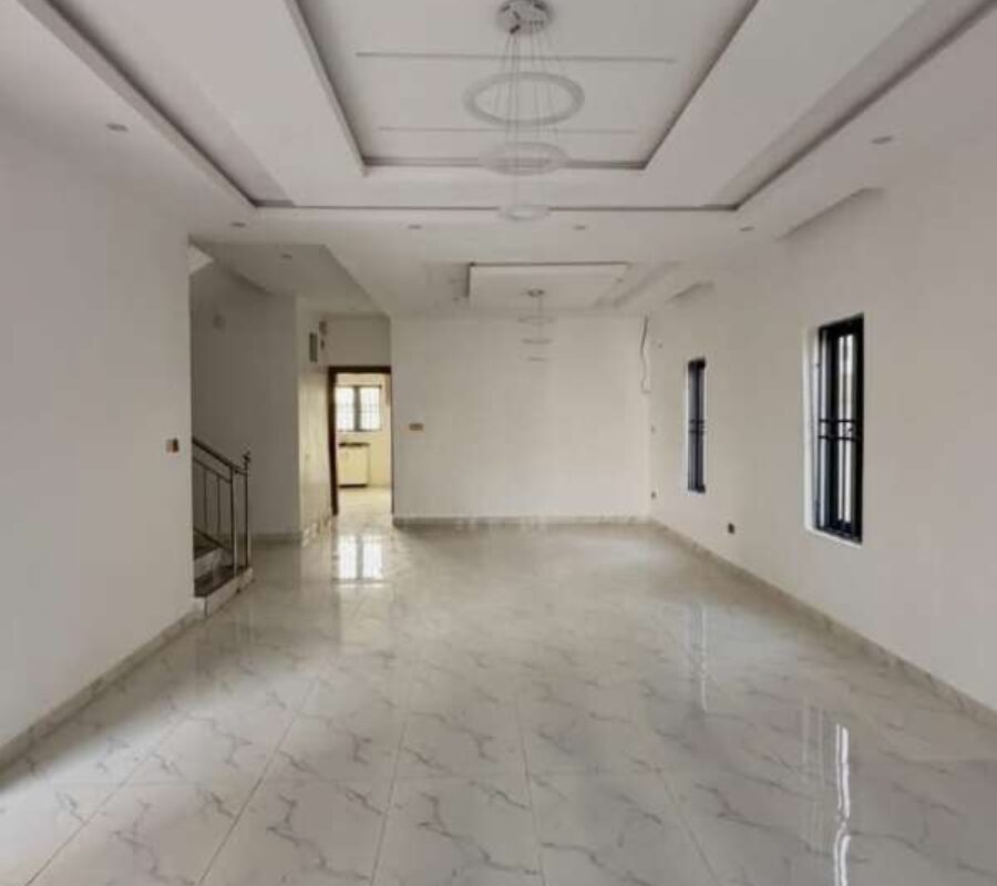 Spacious 4 bedroom detached duplex with Bq