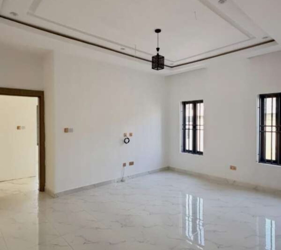 Spacious 4 bedroom detached duplex with Bq
