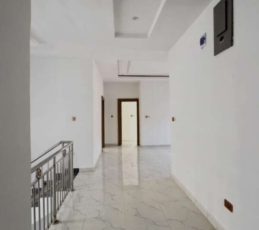 Spacious 4 bedroom detached duplex with Bq