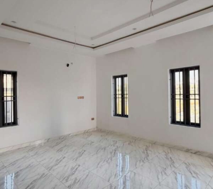 Spacious 4 bedroom detached duplex with Bq