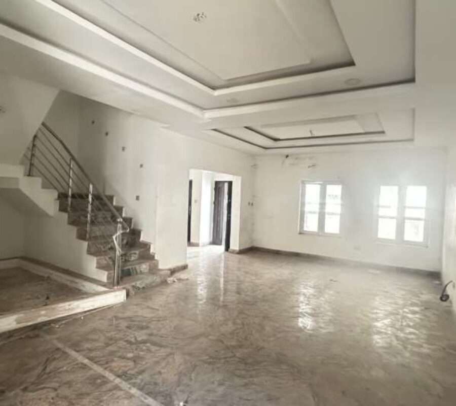 4 bedroom terrace duplex with a room Bq