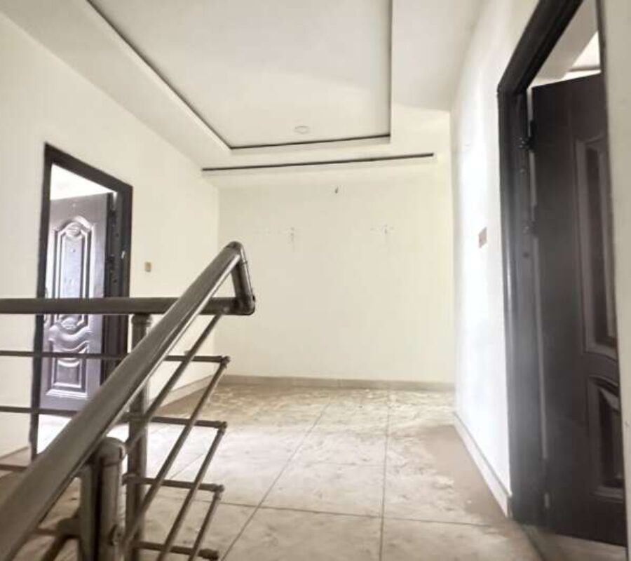 4 bedroom terrace duplex with a room Bq