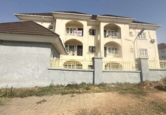 6 units 3 bedroom flats with a Bq each
