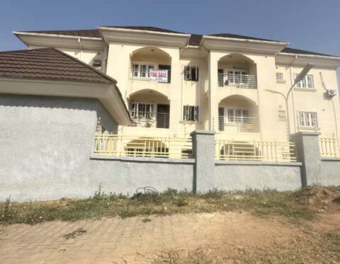 6 units 3 bedroom flats with a Bq each
