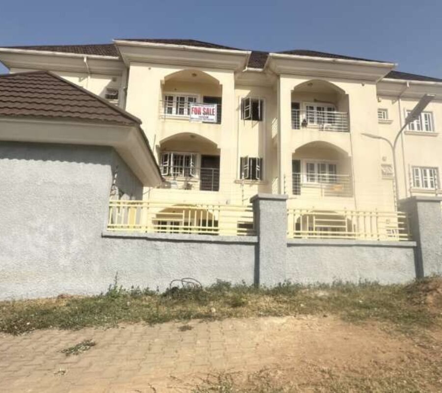 6 units 3 bedroom flats with a Bq each