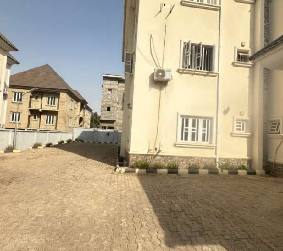 6 units 3 bedroom flats with a Bq each
