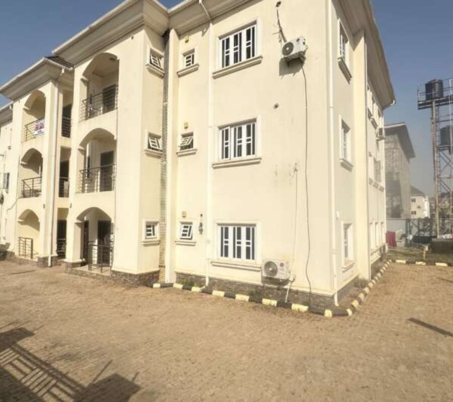 6 units 3 bedroom flats with a Bq each