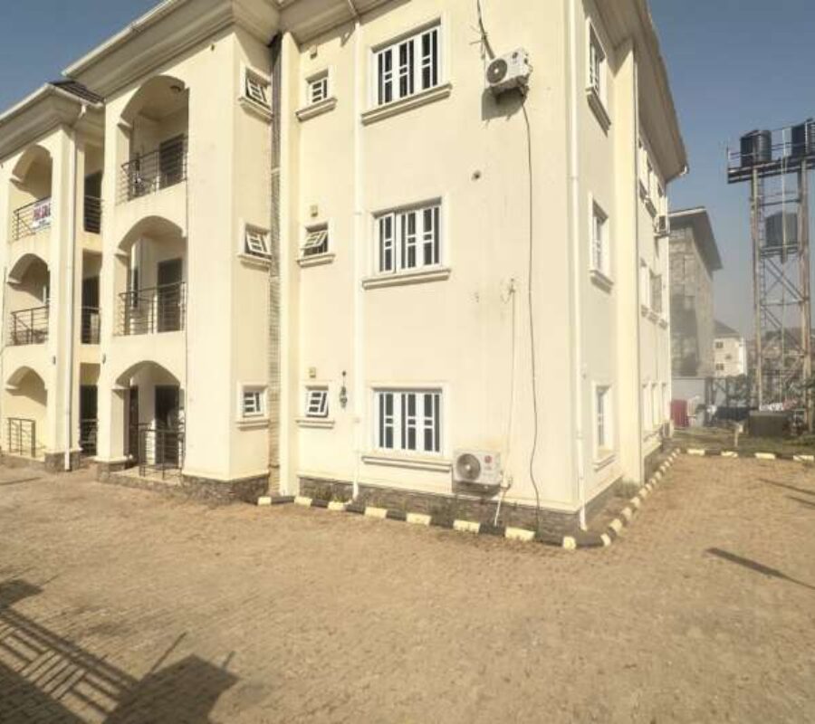 6 units 3 bedroom flats with a Bq each