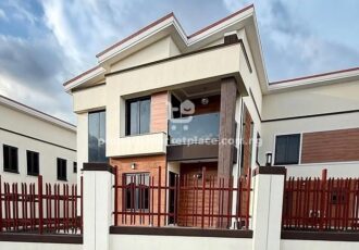 Exquisitely finished 4 bedroom detached duplex with Bq