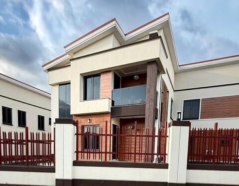 Exquisitely finished 4 bedroom detached duplex with Bq