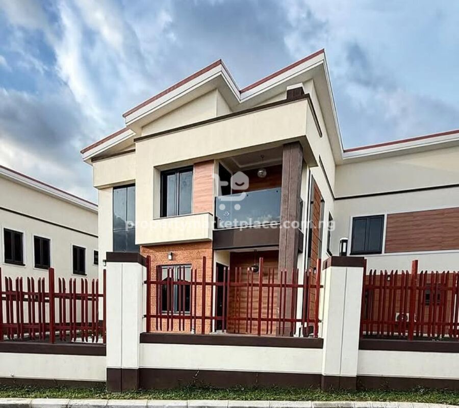 Exquisitely finished 4 bedroom detached duplex with Bq