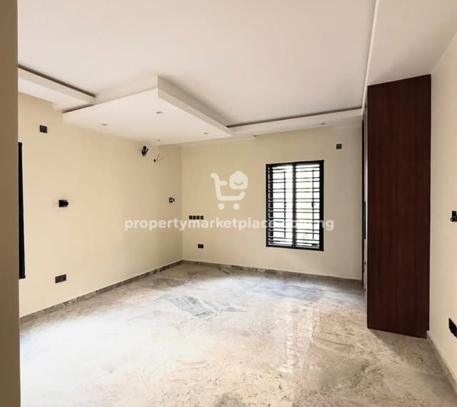 Exquisitely finished 4 bedroom detached duplex with Bq