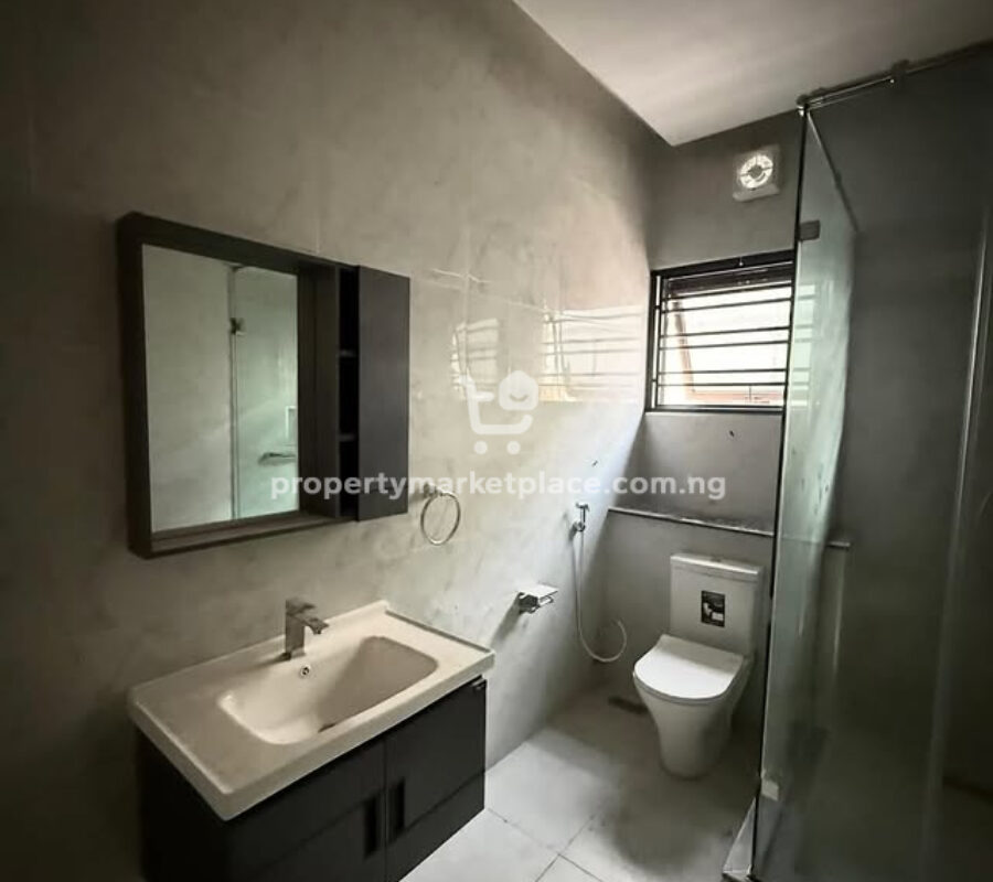 Exquisitely finished 4 bedroom detached duplex with Bq