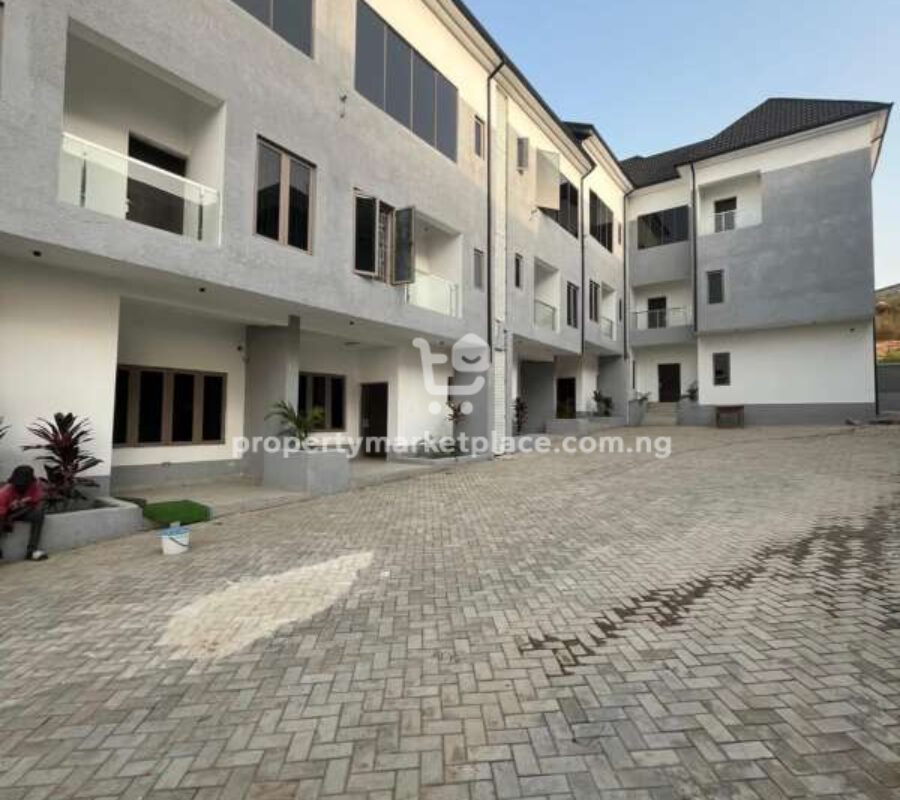 Spacious 4 bedroom terrace duplex with Bq