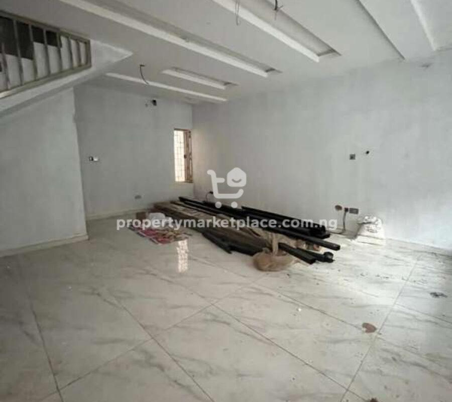 Spacious 4 bedroom terrace duplex with Bq